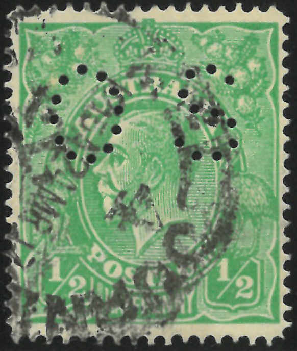 Austrálie 1915, ½d král Jiří V. (vodoznak s velkou korunkou, řádkové zoubkování) bledě zelená, perfín OS, SG O38a. Velmi vzácná známka, u níž s perfínem OS existuje pouze 5 exemplářů, ex. Martin Frischauf