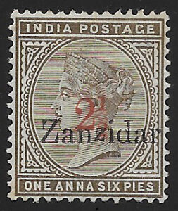 ZANZIBAR, 1895-96, 2-1/2a na 1a 6p, přetisková chyba přetisku „Zanzidar“ s malým druhým „z“ a obráceným „p“ místo „d“, původní lep, je známo pouze asi deset nepoužitých exemplářů. Tato známka byla součástí sbírek Beauchampa Vialoua a Woolleyho. Katalog Scott 24a; Stanley Gibbons 22j.